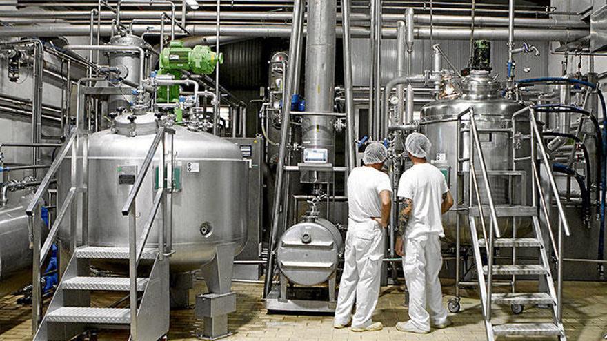 Der Destillator trennt durch Erhitzen Flüssigkeiten von den heilenden Substanzen.