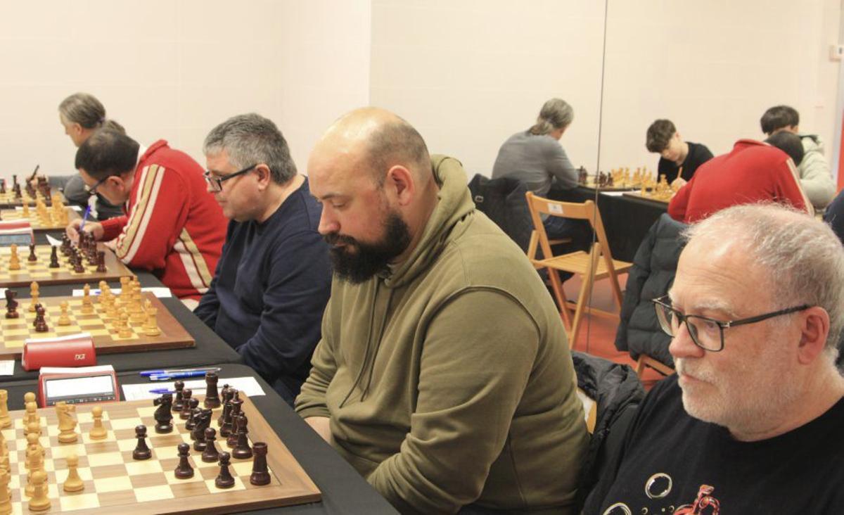 Ajedrecistas del Bueu A en la jornada de este fin de semana. | C.X.B.