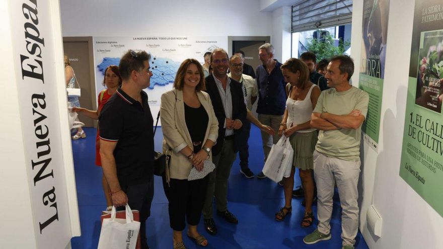 IU visita el stand de LA NUEVA ESPAÑA