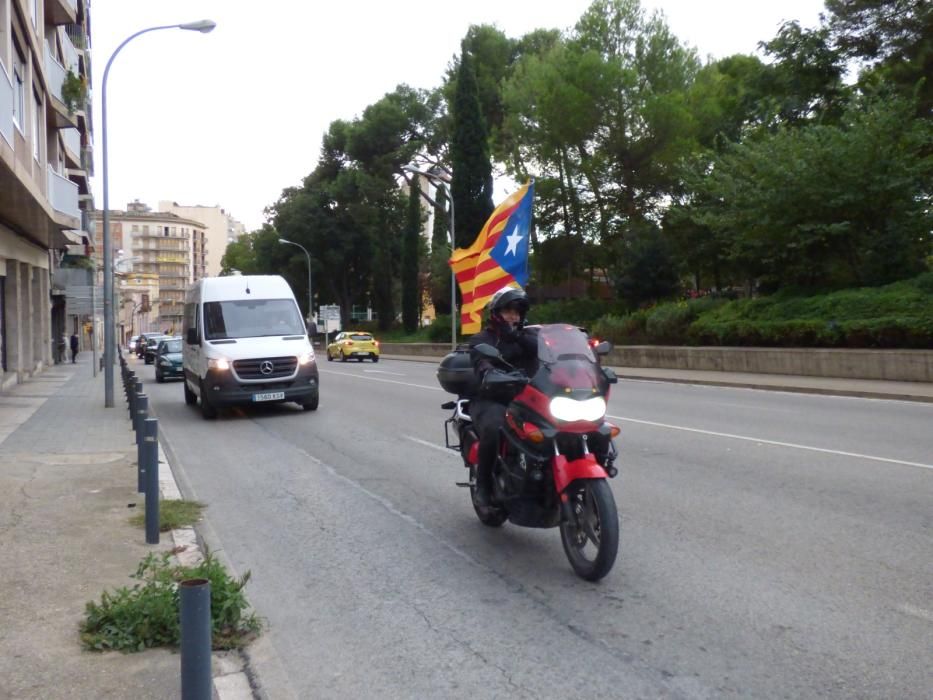 caravana de cotxes reivindica els fets d'octubre