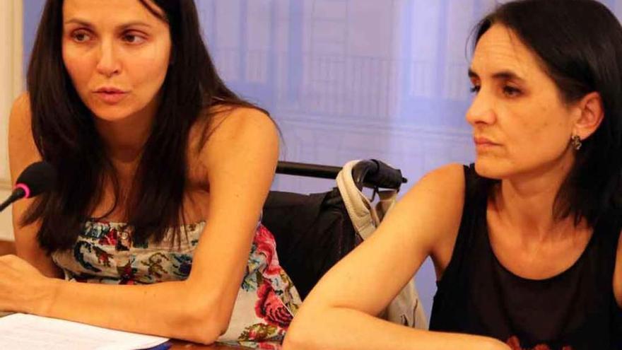 María Eugenia Cabezas y Soraya Merino durante la presentación.  Foto J. L. Fernández