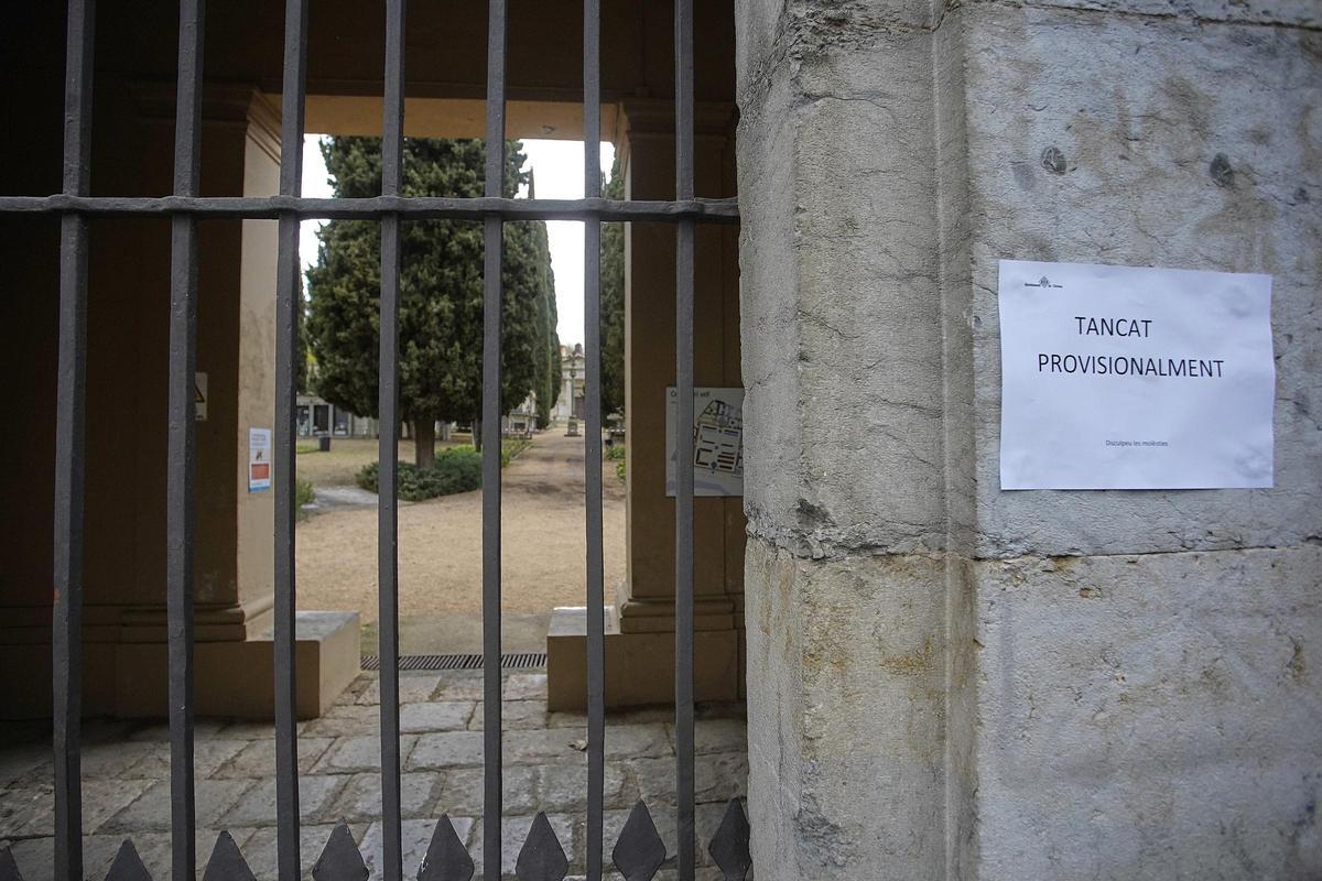 Les imatges del Cementiri Vell de Girona després dels actes vandàlics a una vintena de tombes Les imatges del Cementiri Vell de Girona després dels actes vandàlics a una vintena de tombes