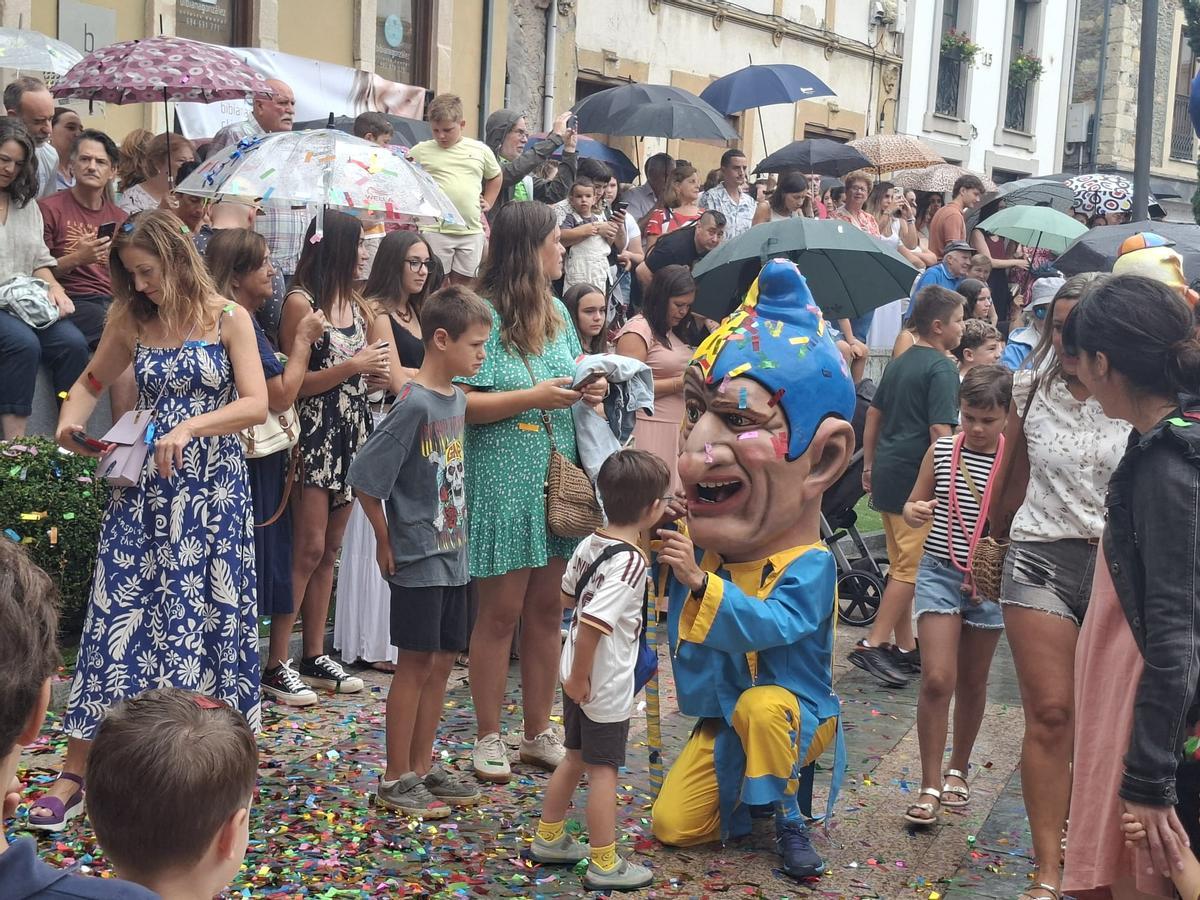 En imágenes: Así fue el chupinazo de las fiestas de Nuestra Señora de la Barca y San Roque En imágenes: Así fue el chupinazo de las fiestas de Nuestra Señora de la Barca y San Roque