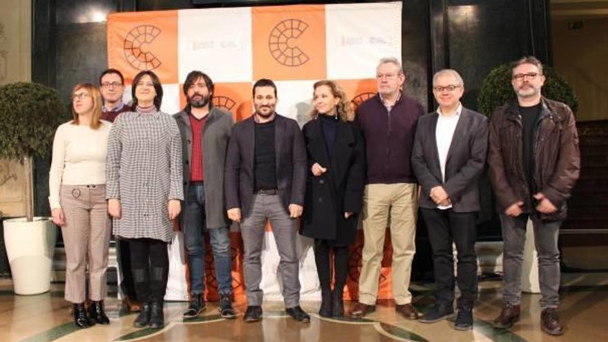 Representantes de las instituciones valencianas y sindicatos junto a los presidentes de AVETID Y AAPV.
