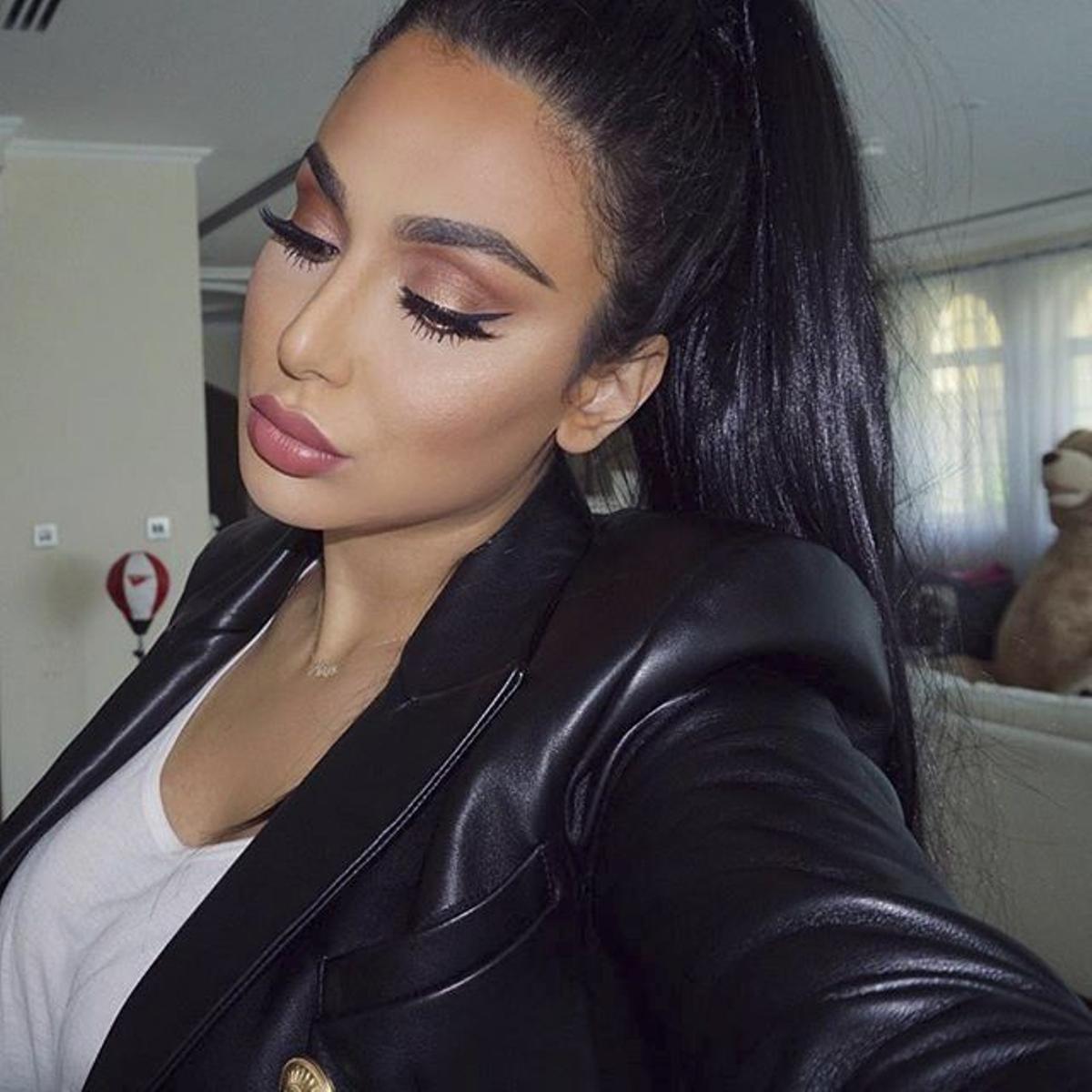 Huda Kattan a lo Ariana Grande