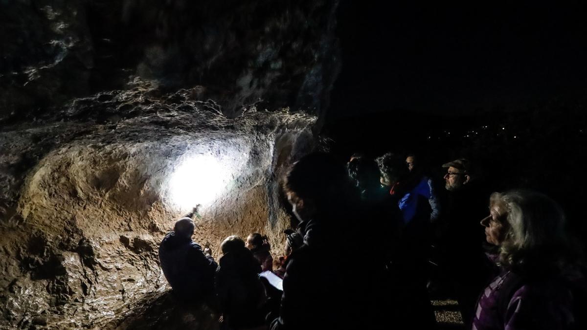 Visita nocturna a las pinturas rupestres de la Sarga