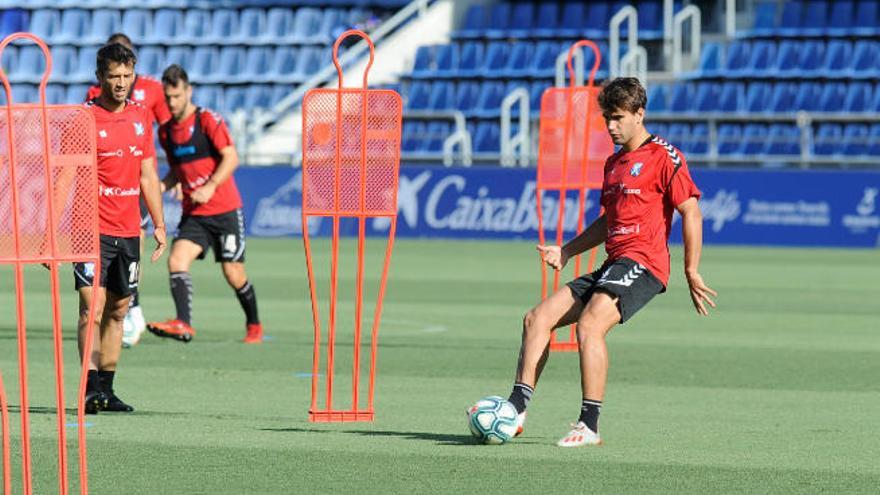 Iker Undabarrena, en una acción del entrenamiento de ayer en el Heliodoro.