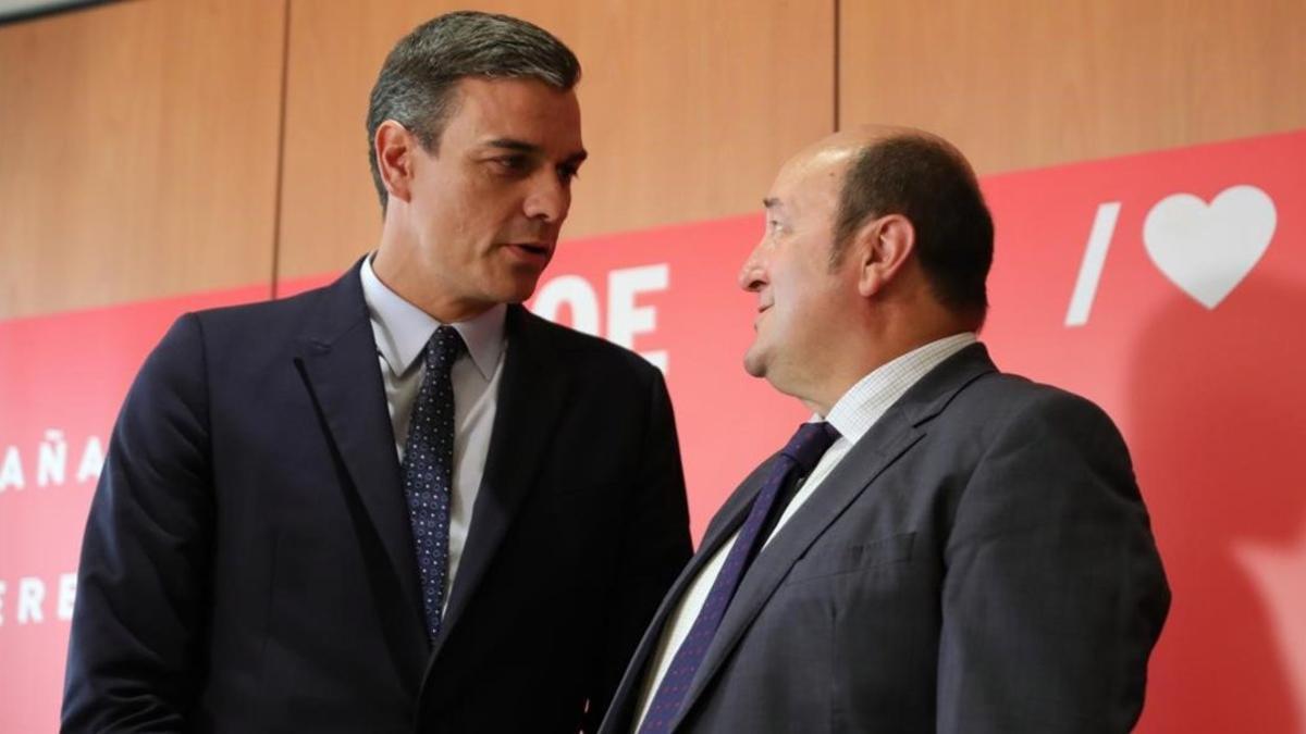 Pedro Sánchez y Andoni Ortuzar en la sede del PSOE, en Madrid, el pasado 4 de septiembre.