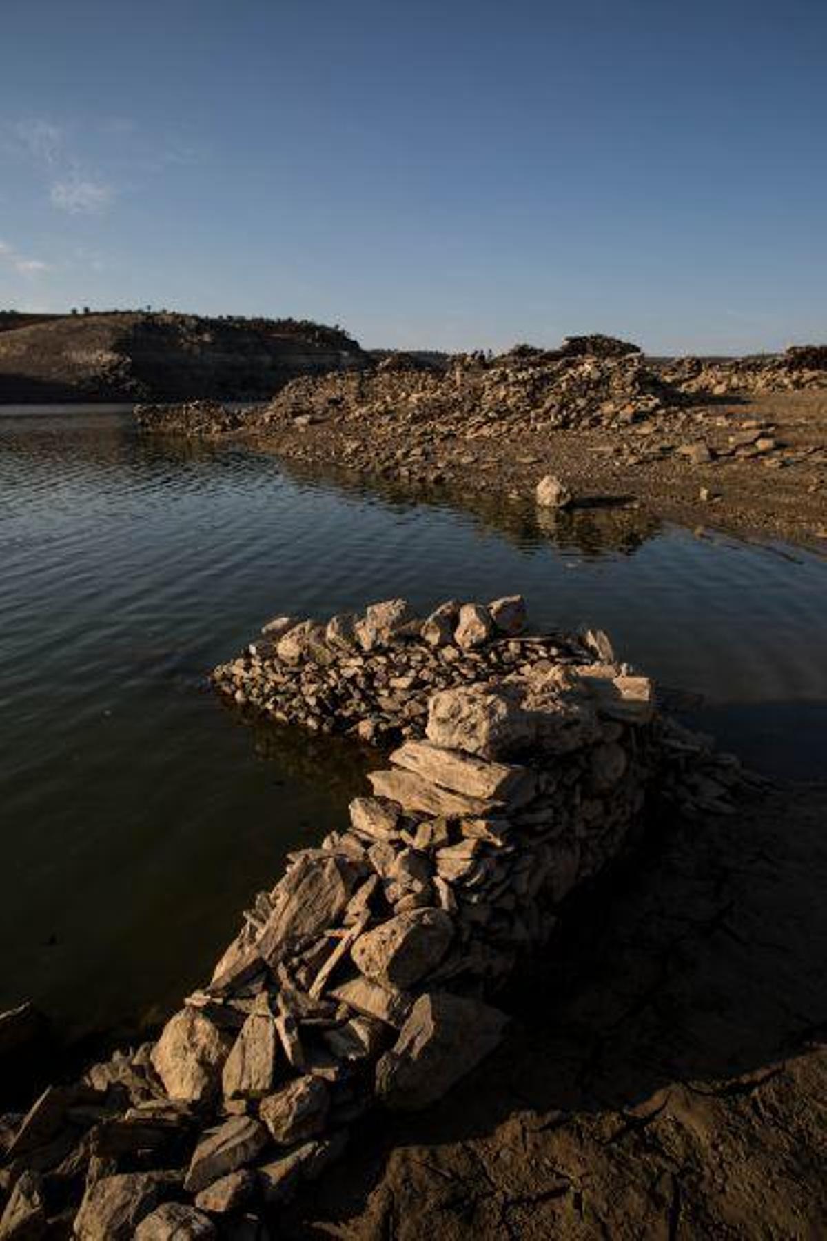 San Pedro de la Nave emerge en Ricobayo