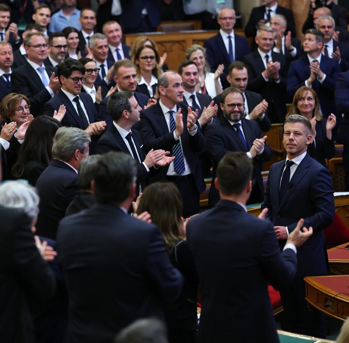 Hongria enterra l’era Orbán amb l’halo europeista de Magyar