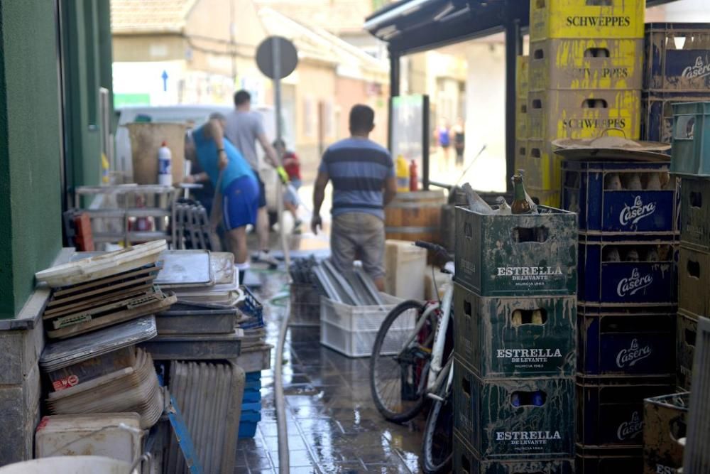 Lunes de limpieza en Los Alcázares y Los Urrutias