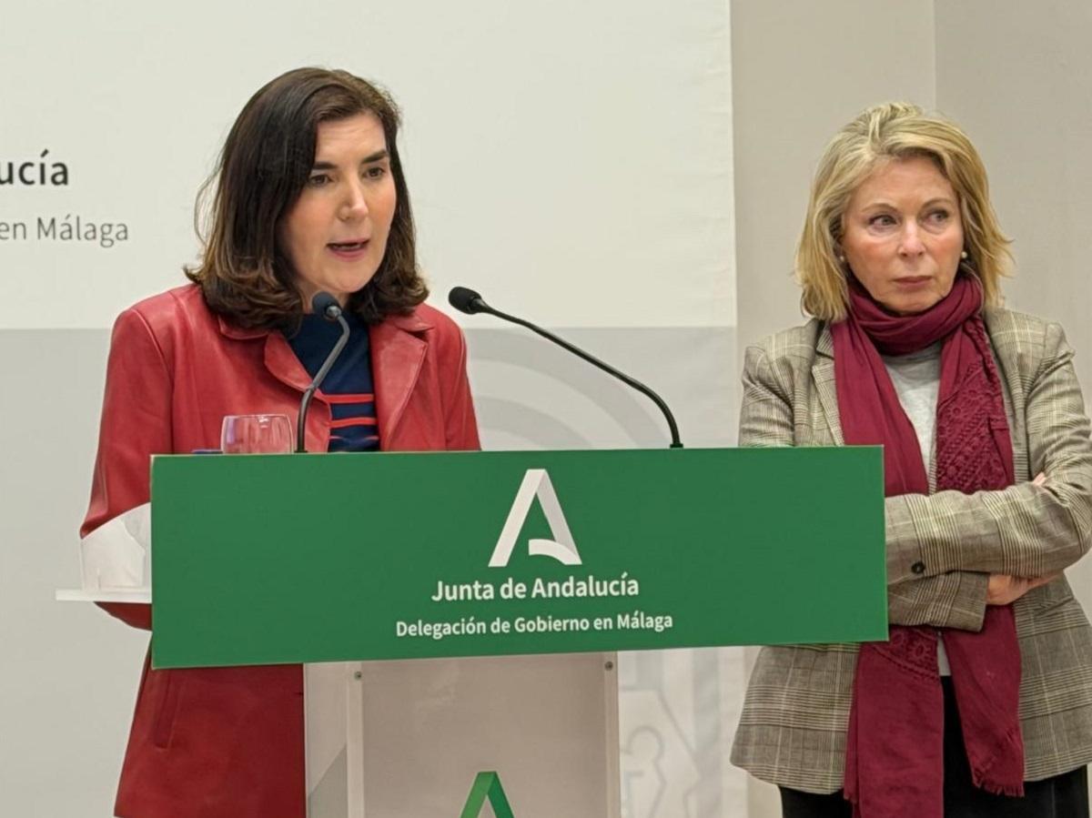 La consejera andaluza de Empleo, Empresa y Trabajo Autónomo, Rocío Blanco, y la delegada territorial en Málaga, Carmen Sánchez.