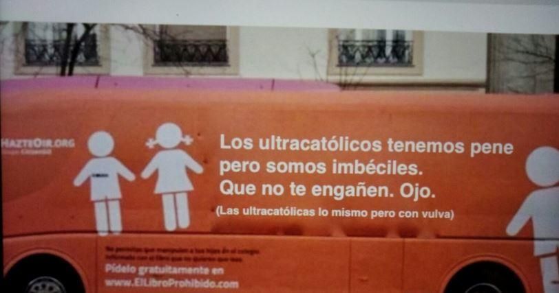 Las críticas al vehículo transfóbico del colectivo ultracatólico corren en forma de humor por las redes sociales.