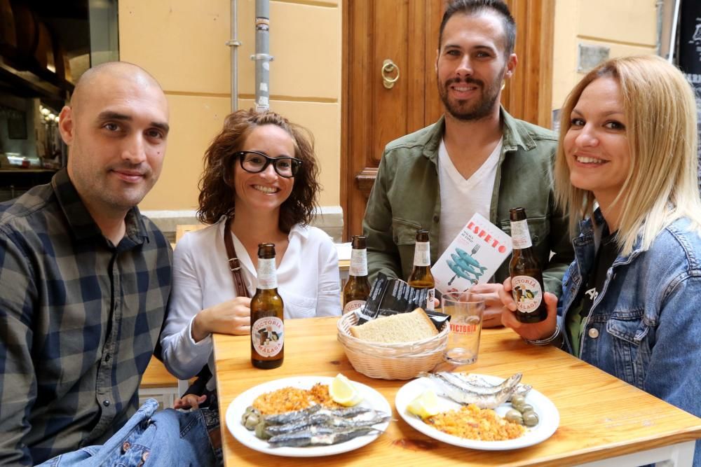 Juanjo Fernández, Jenifer Platero, Laura Martín y Alvaro Miró en la taberna el Mentidero.