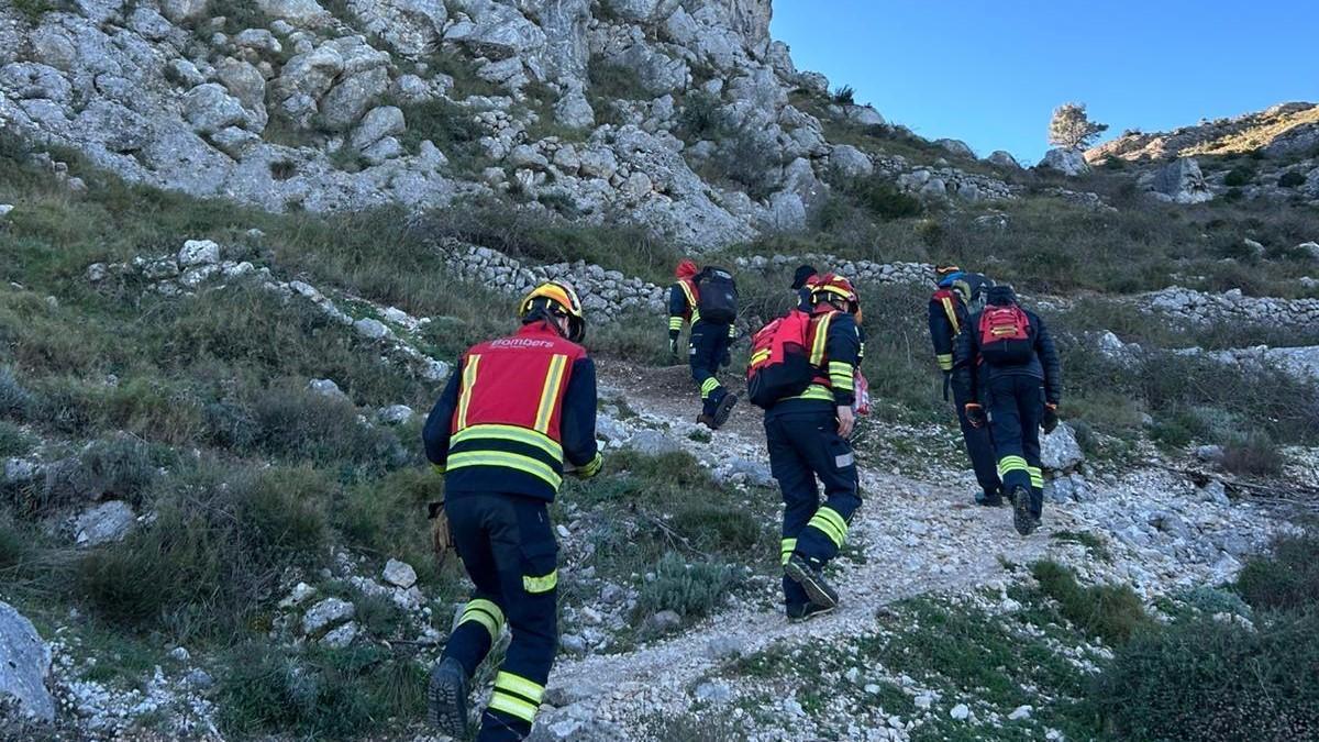 Los bomberos extinguen en apenas una hora un incendio de la Serra de Migdia, en la Vall de Laguar