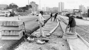 Obras para convertir el segundo cinturón en la Ronda de Dalt, en 1987.