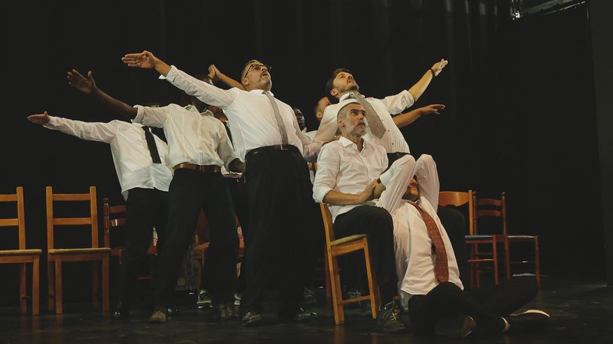 Un grupo de internos de Las Palmas I exorciza sus demonios en el teatro