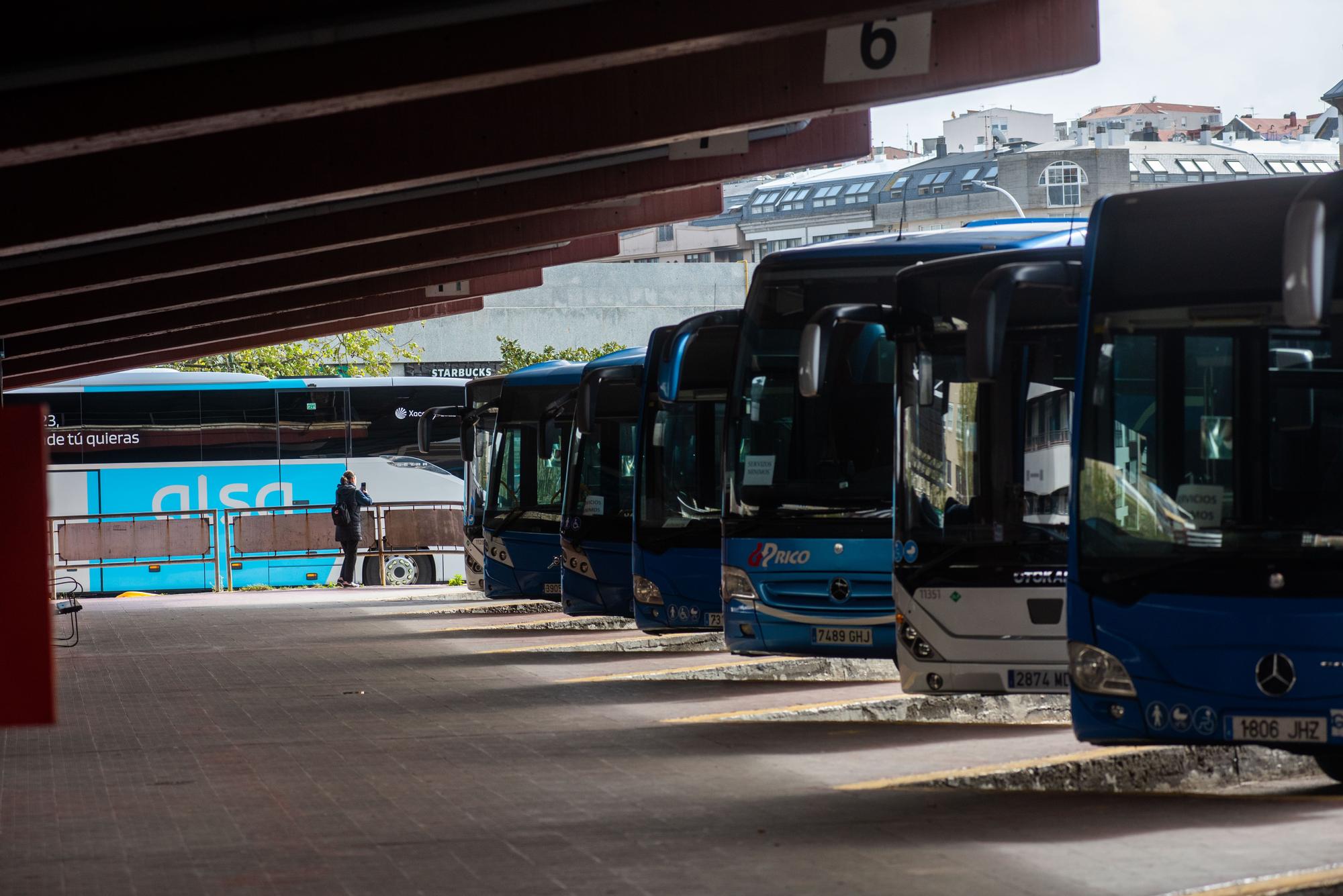 Los piquetes paralizan la estación de autobuses de A Coruña