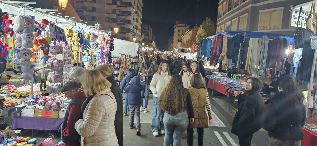 Así es el mercado de Reyes Magos en las noches del Cabanyal Así es el mercado de Reyes Magos en las noches del Cabanyal