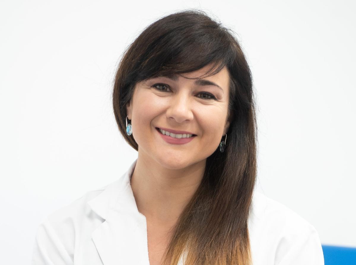 Dr. Elisabet Arango, Thoraxchirurgin bei Juaneda Hospitales, ist Spezialistin für uniportale Chirurgie, die sich ideal zur Behandlung der Hyperhidrose eignet.