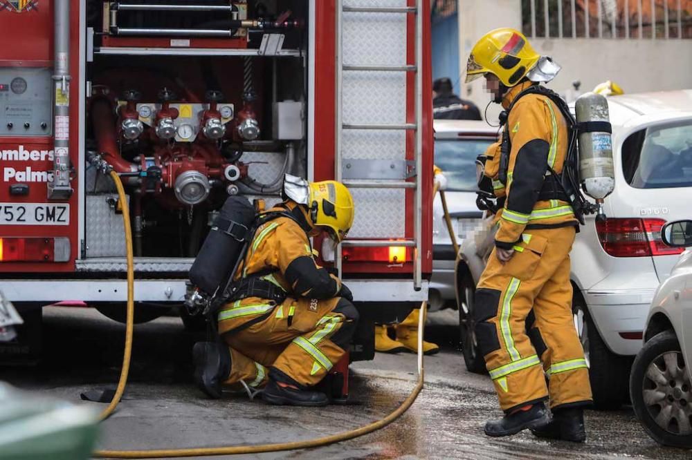 Un hombre se suicida en Palma provocando una nube tóxica que afecta a tres policías