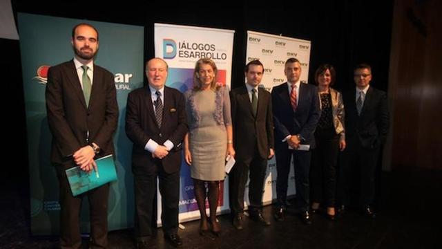 Gay de Liébana y Juan Ramón Rallo, con el resto de participantes.