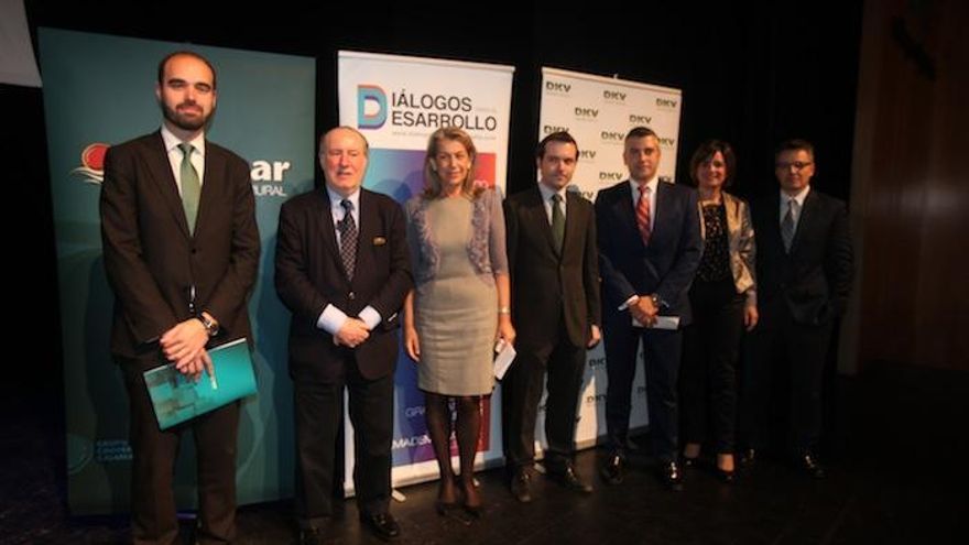 Gay de Liébana y Juan Ramón Rallo, con el resto de participantes.