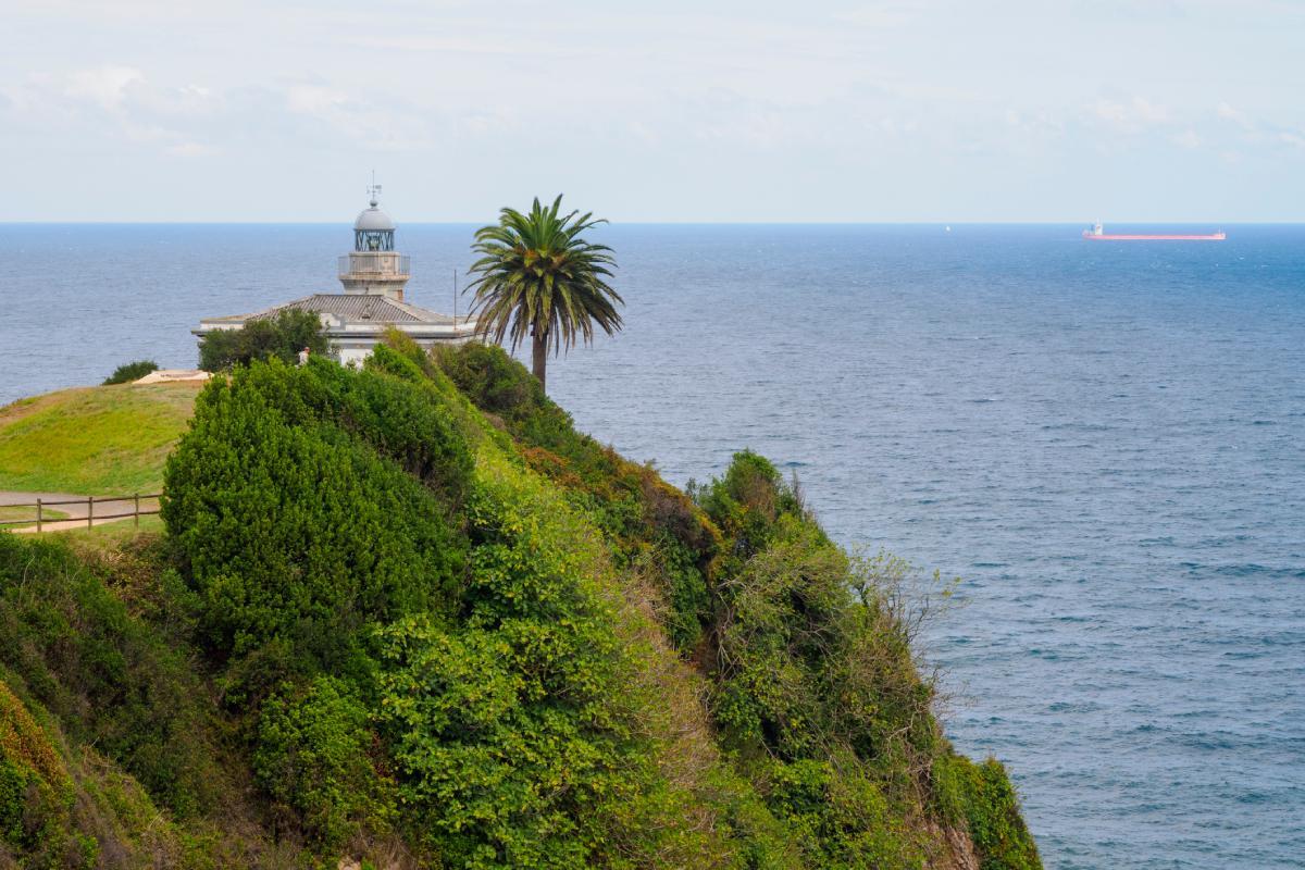 El faro de Candás (Asturias)