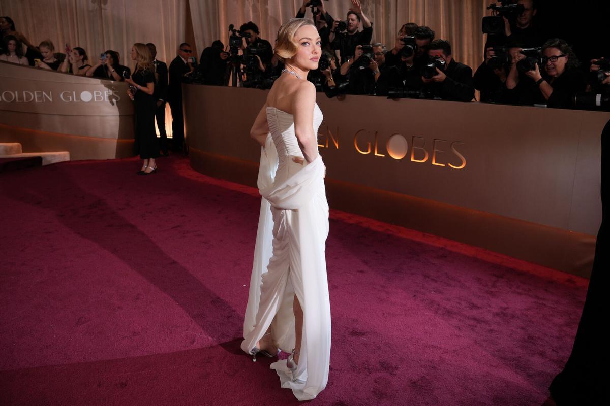 Amanda Seyfried arrives at the 83rd Golden Globes on Sunday, Jan. 11, 2026, at the Beverly Hilton in Beverly Hills, Calif. (Photo by Jordan Strauss/Invision/AP). EDITORIAL USE ONLY / ONLY ITALY AND SPAIN