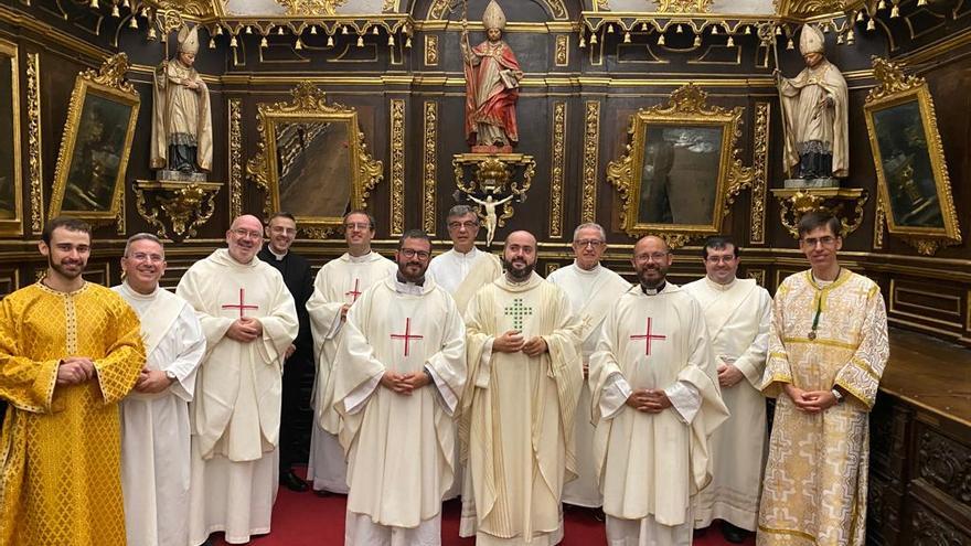 Sacerdotes tras celebrar el culto hispano-mozárabe