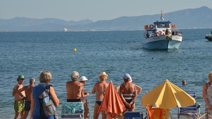 Els pescadors fan la processó de la Festa del Carme anul·lada ahir per la pluja