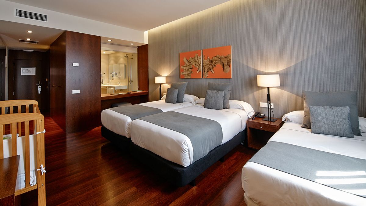 Dormir con vistas sobre la ciudad: habitaciones pensadas para combinar paisaje y confort.