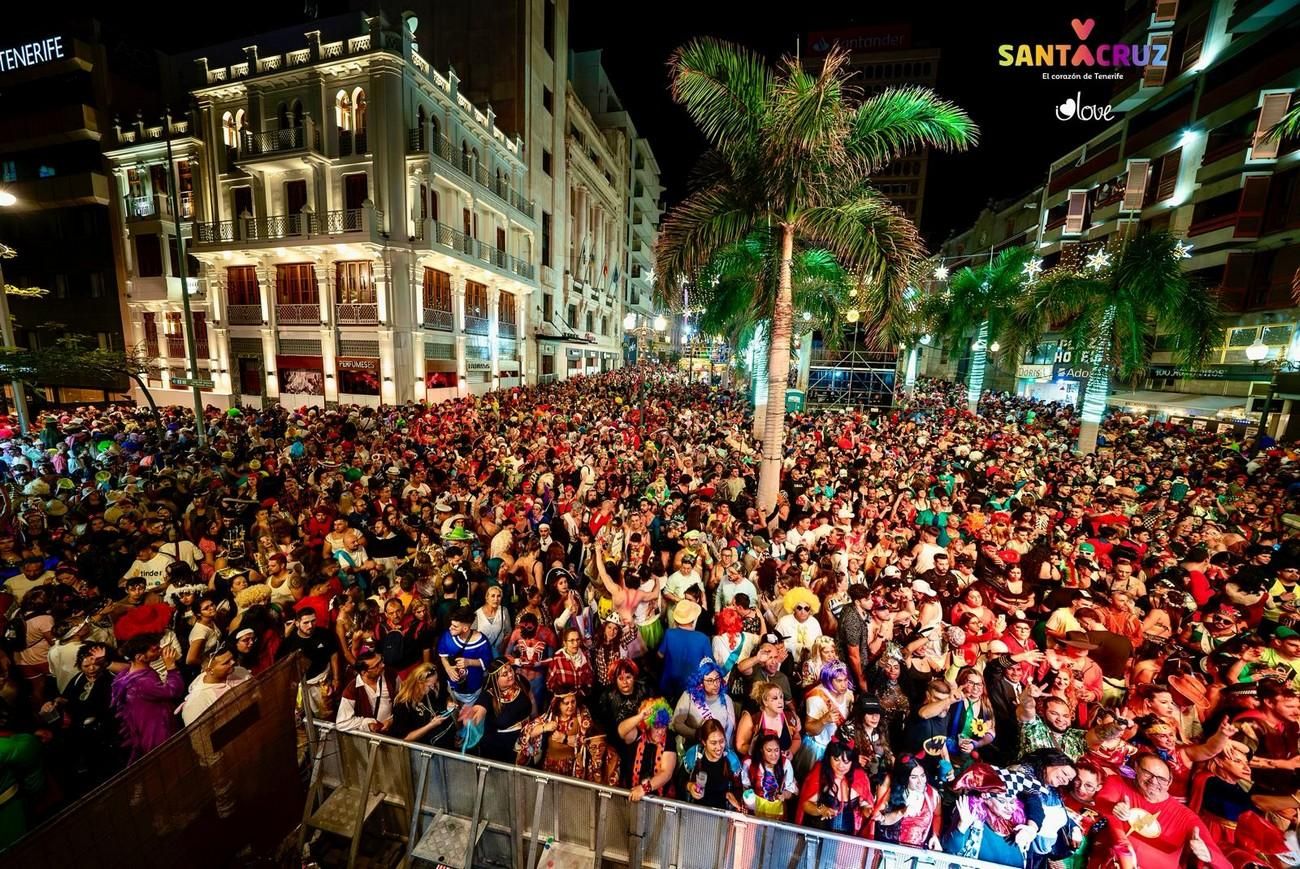 Sábado de Piñata: el Carnaval se cita con la historia en las calles de Santa Cruz