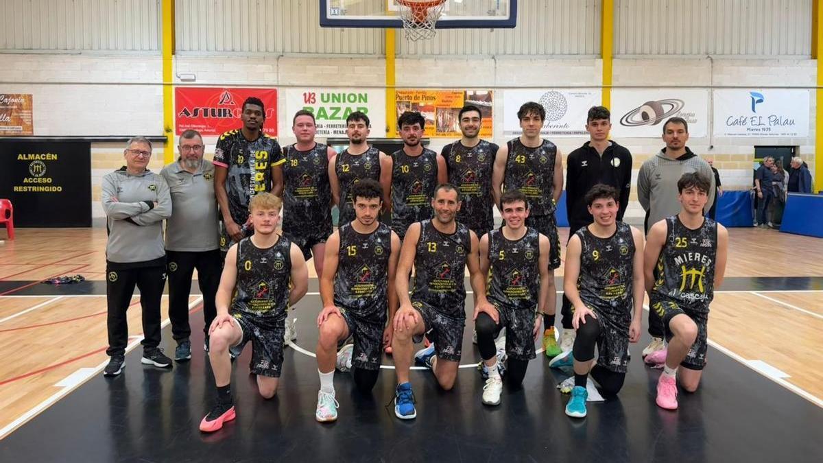 Plantilla del equipo masculino senior del BVM 2012, que consiguió el ascenso.