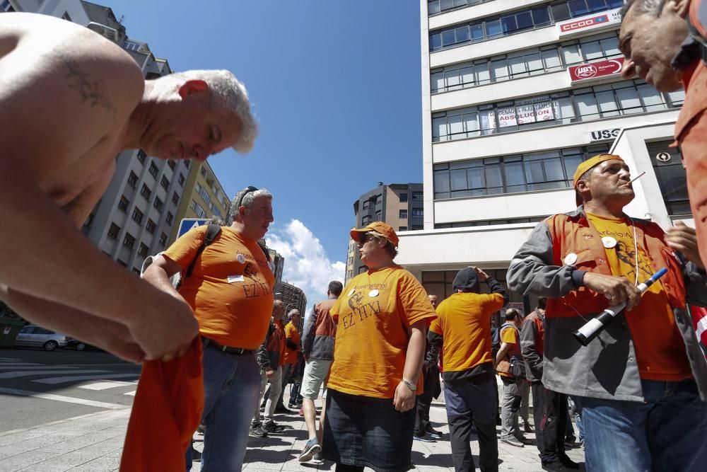 Los trabajadores de Arcelor de Zumárraga y Sestao se manifiestan en Avilés