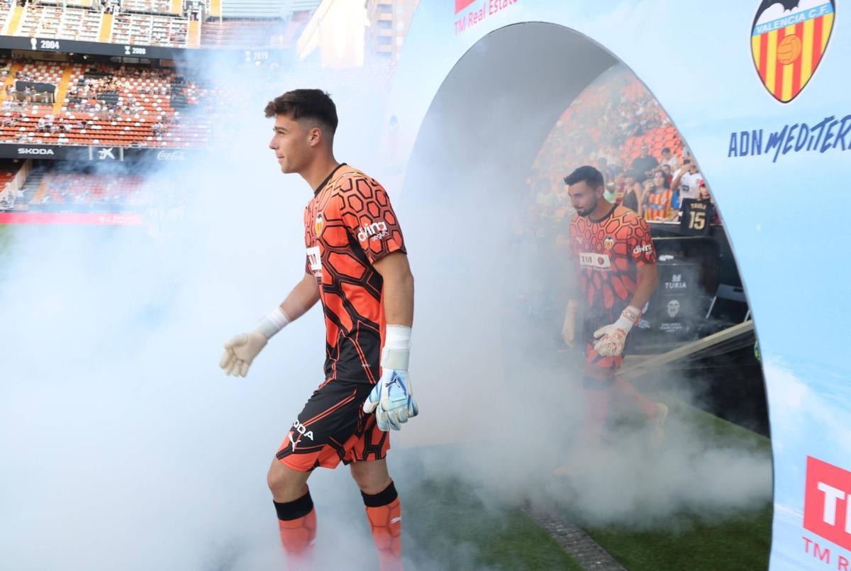 El Valencia CF presenta al equipo para la temporada 2026-2027 antes del Trofeu Taronja.