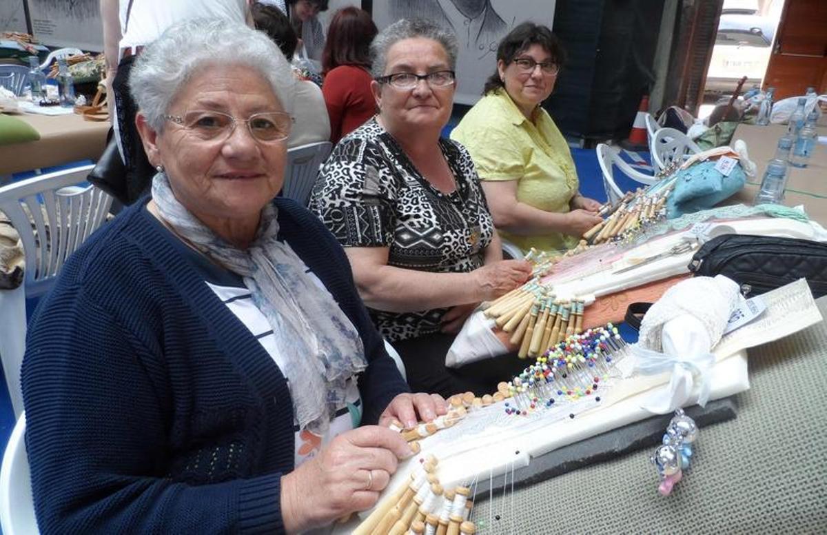 La crisis se encaja con bolillos