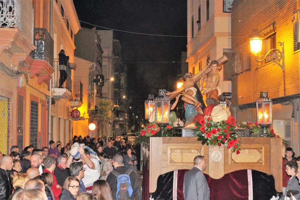 La solemnidad del paso de la Crucifixión llevado a costal