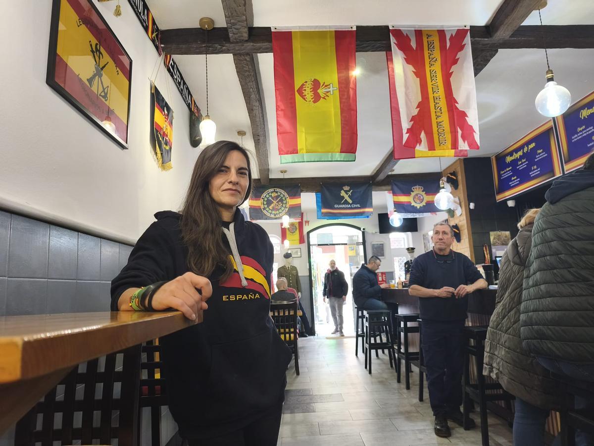 Rosa Priede posando la mañana de este miércoles en su bar de la calle Campomanes.