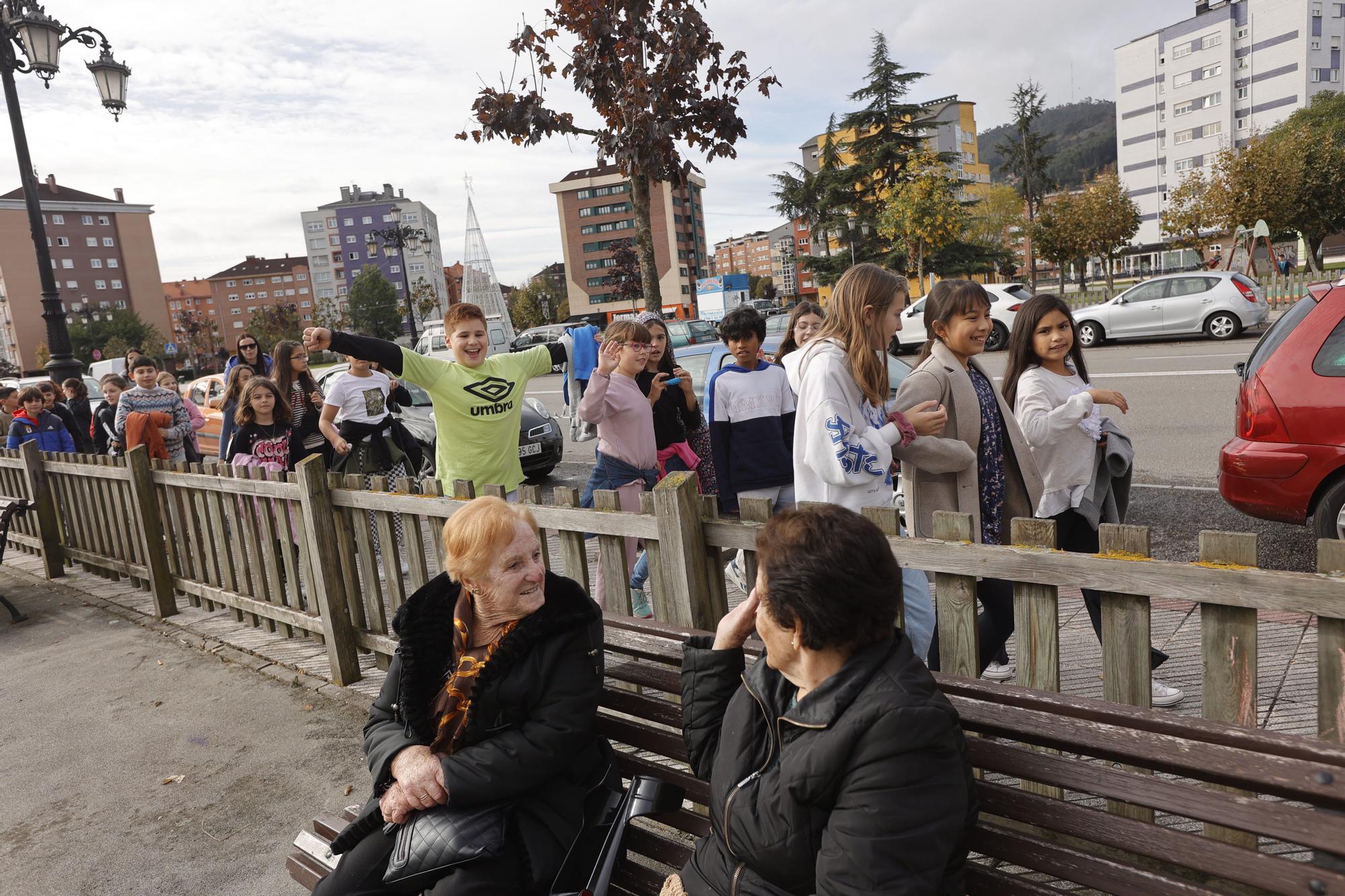 El "comando glucosa" del colegio Carmen Ruiz-Tilve hace campaña contra la diabetes