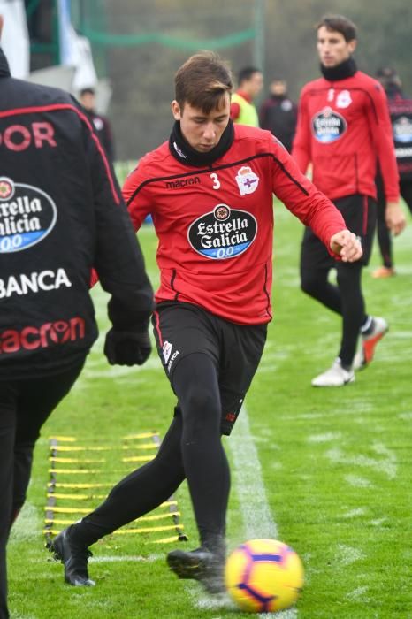 Natxo González dirigió un entrenamiento dividido en dos grupos para reforzar defensa y ataque. Los jugadores regresan mañana a Abegondo.