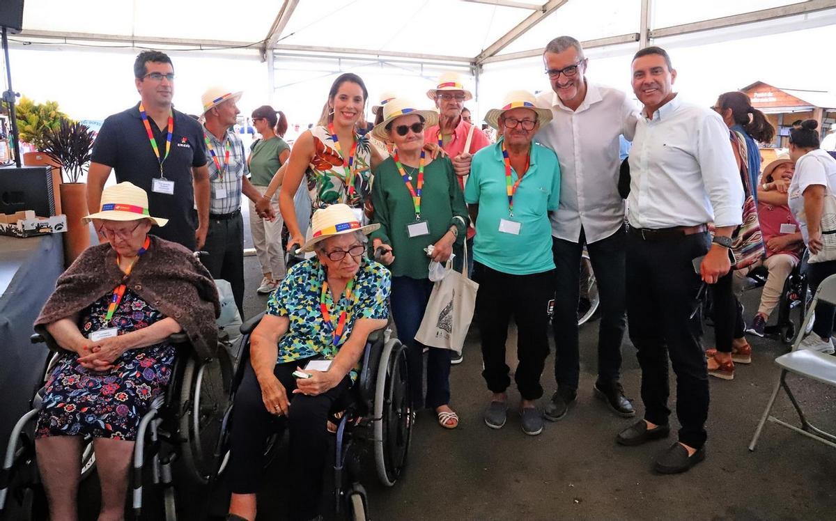 Las personas mayores dependientes visitaron la Feria de Artesanía de Lanzarote.