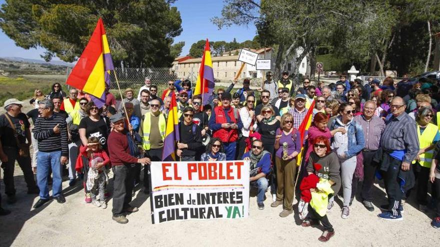 Los participantes en la marcha cívica en defensa de la conservación de la finca El Poblet realizada en marzo del año pasado