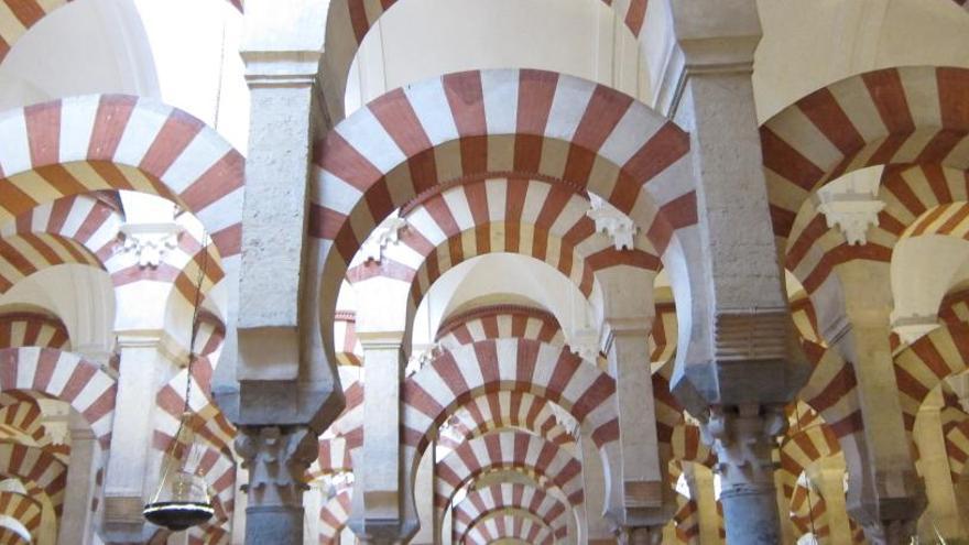 Interior de la Mezquita-Catedral de Córdoba.