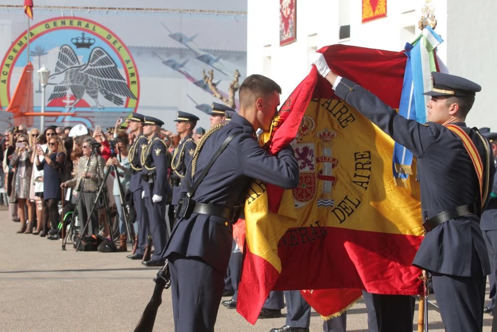 Jura de bandera de nuevos alumnos en la Academia General del Aire