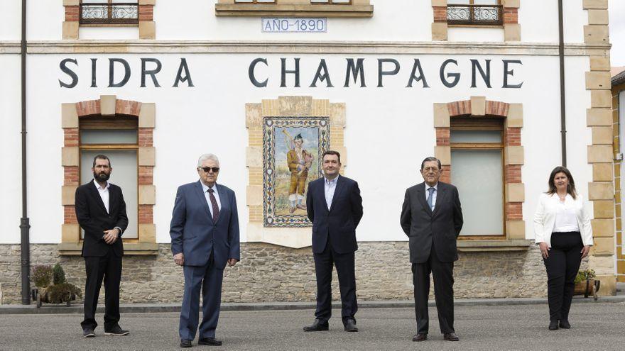 Javier Bermejo, director financiero (quinta generación); Bernardo Cardín, presidente (cuarta generación); Ricardo Cabeza, director general (quinta generación); Jose Cardín, vicepresidente (cuarta generación); y María Cardín, directora comercial y marketing (quinta generación).