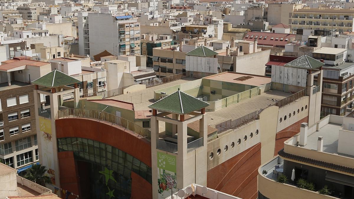 Vista aérea del edificio de La Plasa en el centro de Torrevieja