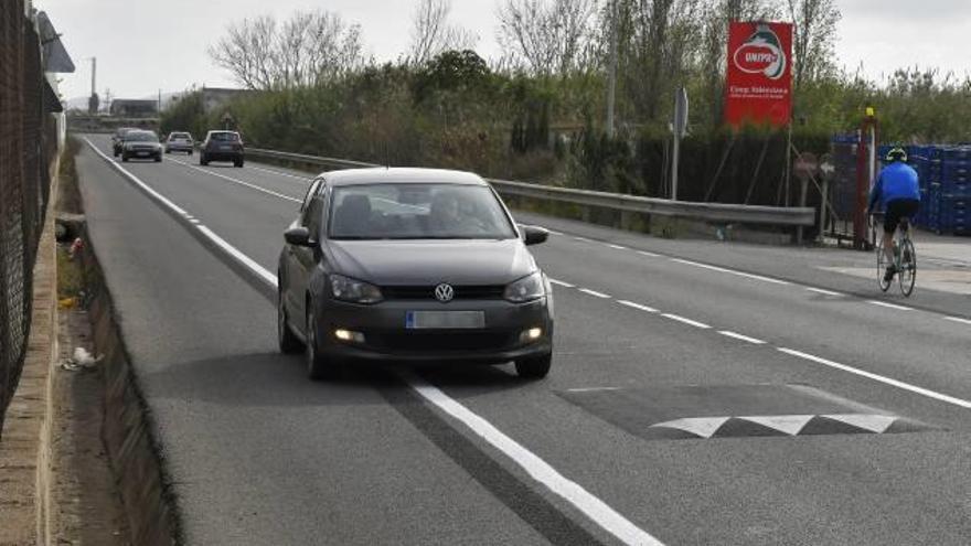 Obras Públicas cede y retirará los badenes de la CV-500 tras las protestas