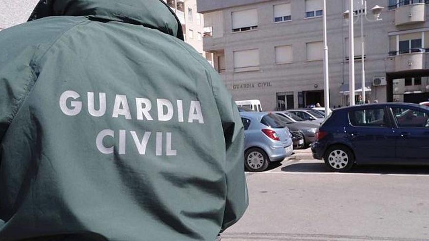 Aspecto del cuartel de la Guardia Civil de Torrevieja donde se ha puesto en marcha un sistema de cita previa para denunciar.