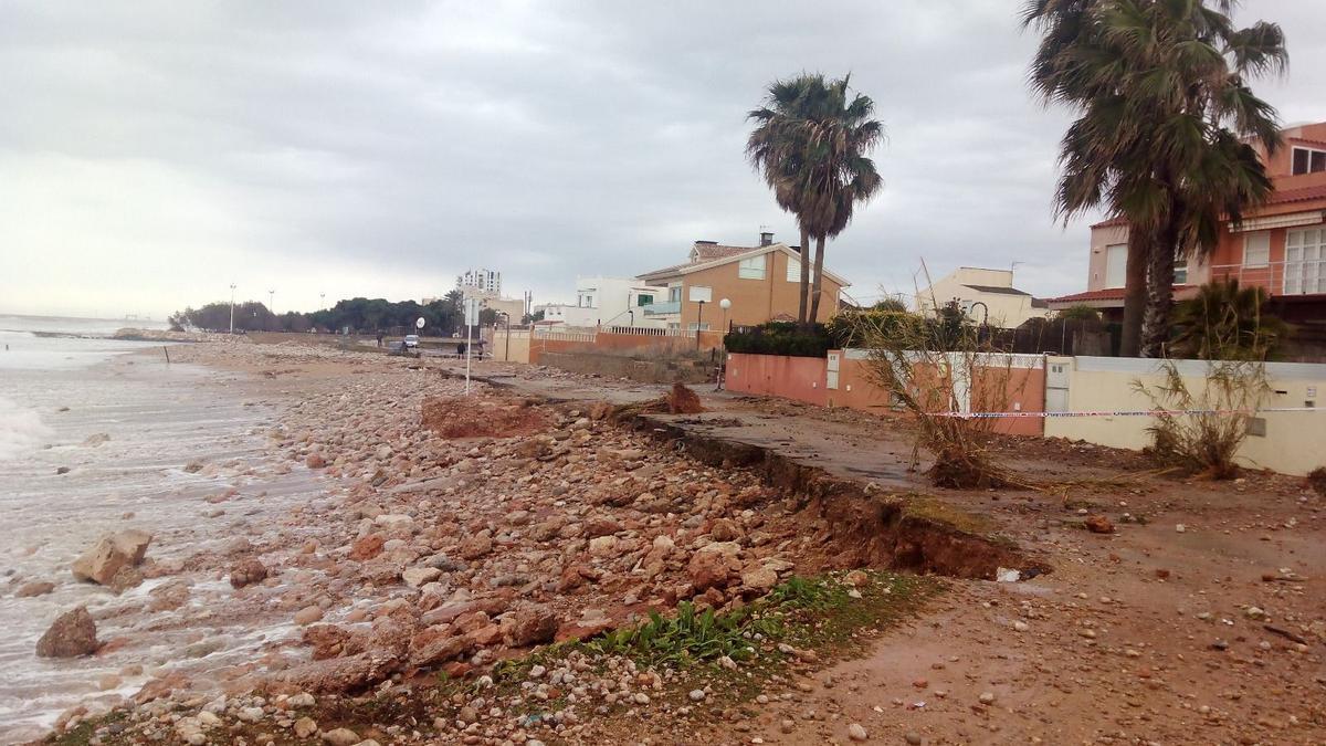 Una panorámica de la playa situada en la desembocadura del Cervol.